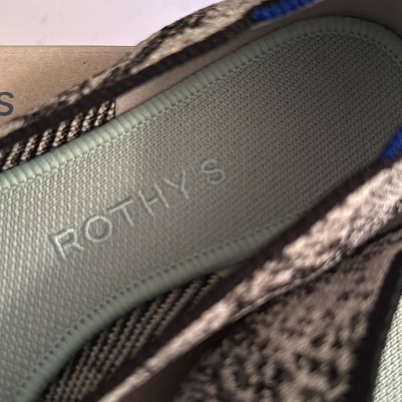 Rothy’s flats barely worn - Picture 8 of 9